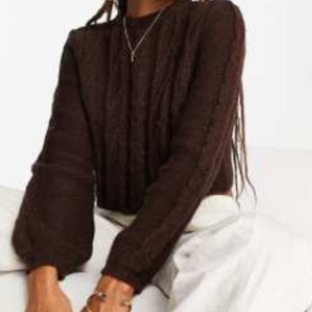 Brown cropped cable knit sweater size M
